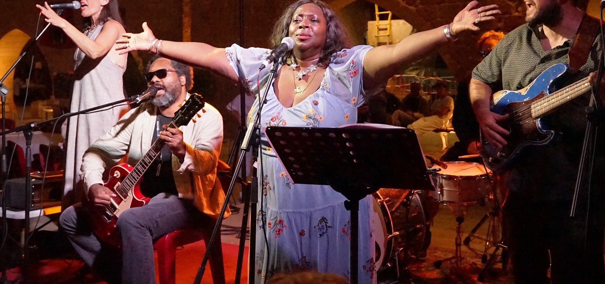 illustration sonorisation et groupe de musique live warm audio